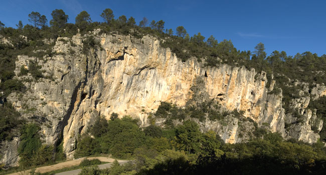 Vallon Sourn (commune de Correns dans le Var). Appelée aussi (improprement) La Grande Face de Châteauvert.